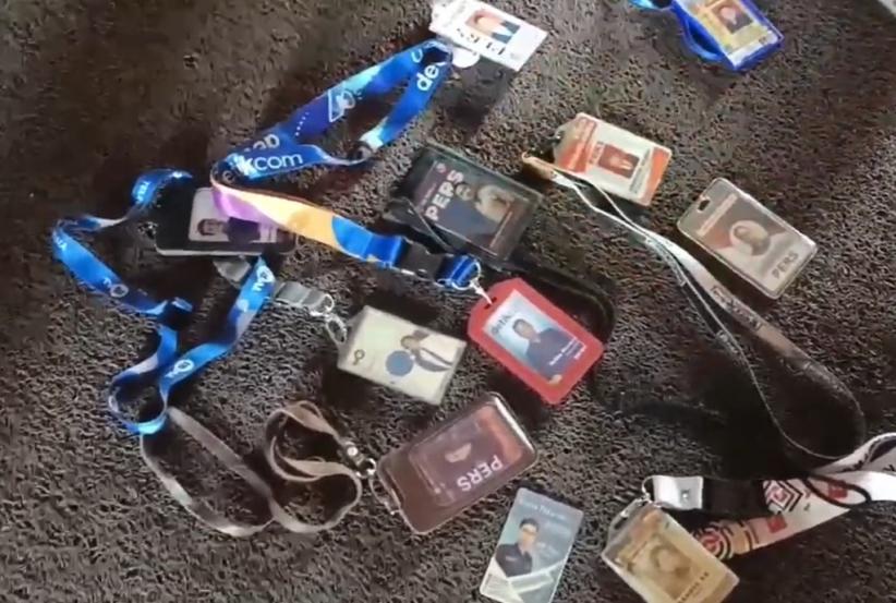 Jurnalis Protes Buang ID Card usai Diusir Liput Arahan Gubernur Pasca-OTT Bupati Pekalongan