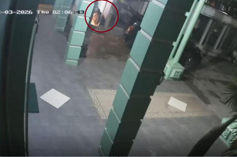 Terekam CCTV, Pria Bawa Mobil Bobol ATM Pakai Alat Las di Martapura Banjar