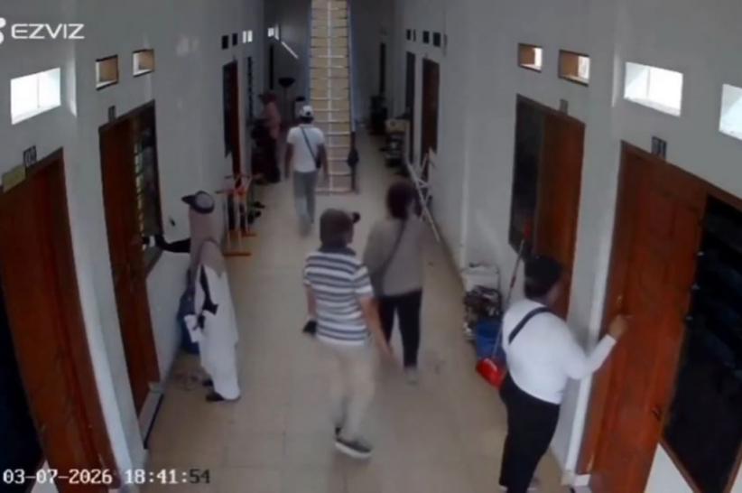 Viral Gerombolan Orang Gedor Kamar Kos Wanita di Medan, Modus Apa?