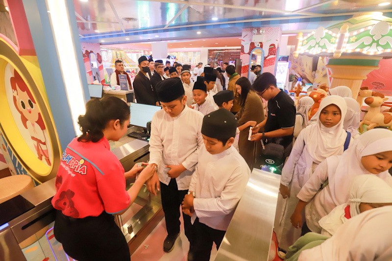 Berbagi Berkah Ramadan, Ribuan Anak Yatim Ngabuburit di Pusat Perbelanjaan LMI    - Bagian 5