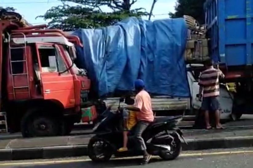 Kecelakaan Beruntun di Lamongan, 3 Truk Bertabrakan di Lampu Merah