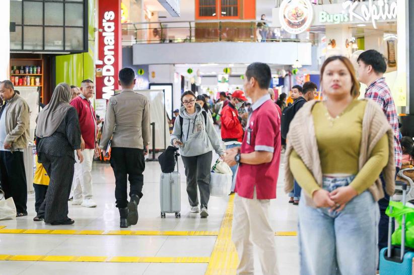 Suasana Arus Mudik Terasa, 17 Ribu Penumpang Berangkat dari Stasiun Gambir  - Bagian 4