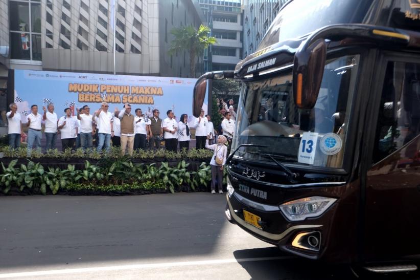 Menaker Yassierli Lepas Mudik Gratis 1.545 Pekerja UT    - Bagian 4