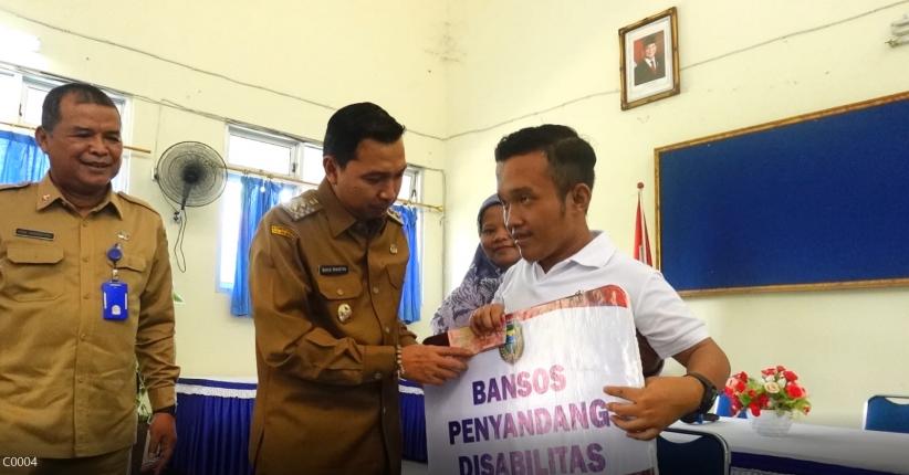 Jelang Lebaran, Ratusan Lansia dan Penyandang Disabilitas Kota Madiun Terima Bansos