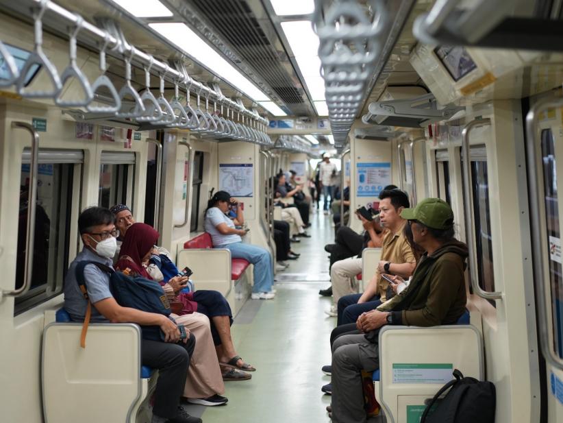KAI Operasikan 270 Perjalanan LRT Jabodebek Selama Lebaran 2026 - Bagian 2