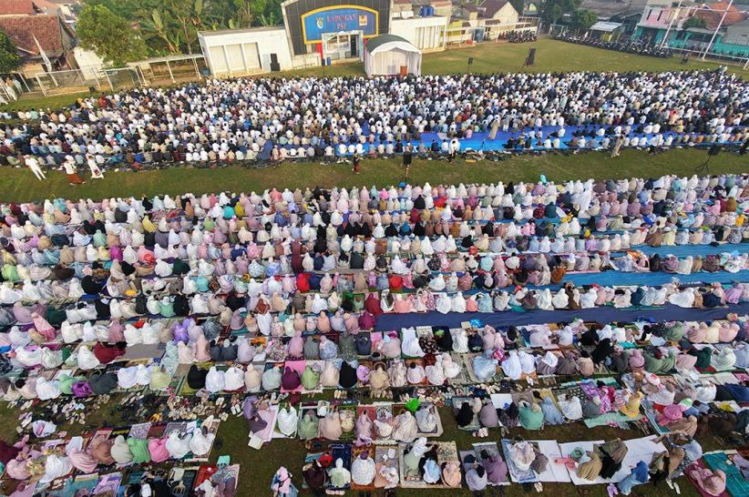 Ribuan Jemaah Muhammadiyah Salat Idulfitri di Lapangan PSP Depok - Bagian 4