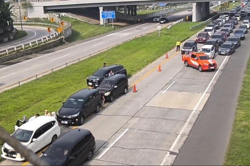 Kecelakaan Beruntun 4 Mobil Tabrakan di Tol Cipali, Arus Balik Macet Panjang