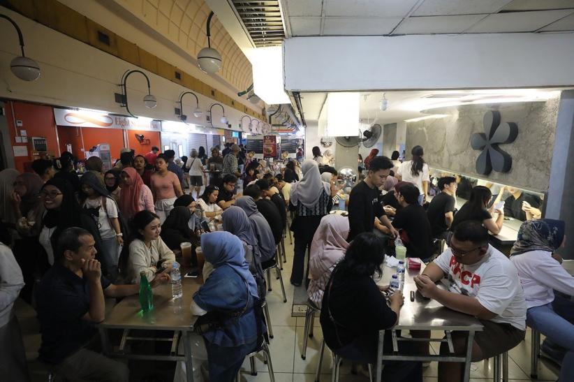 Kawasan Blok M Ramai Pengunjung Berburu Kuliner - Bagian 5