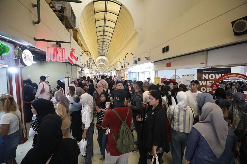 Kawasan Blok M Ramai Pengunjung Berburu Kuliner - Bagian 2