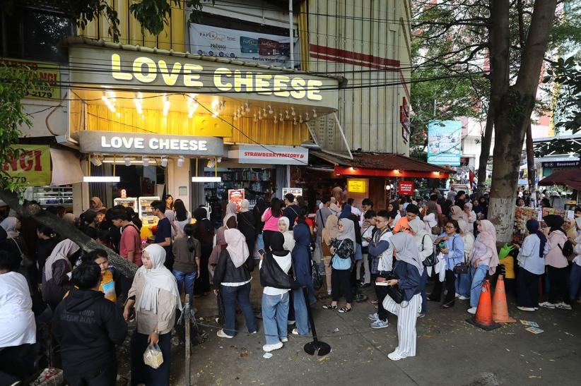 Kawasan Blok M Ramai Pengunjung Berburu Kuliner - Bagian 1