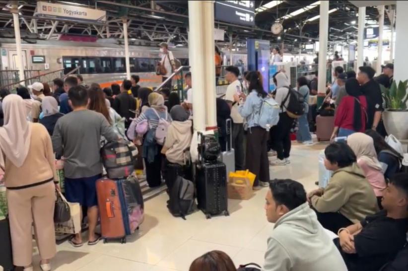 Puncak Arus Balik Lebaran di Stasiun Tugu, Ribuan Pemudik Tinggalkan Yogyakarta
