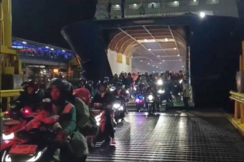 Puncak Arus Balik Lebaran, Ribuan Pemudik Motor dari Sumatra Penuhi Pelabuhan Merak