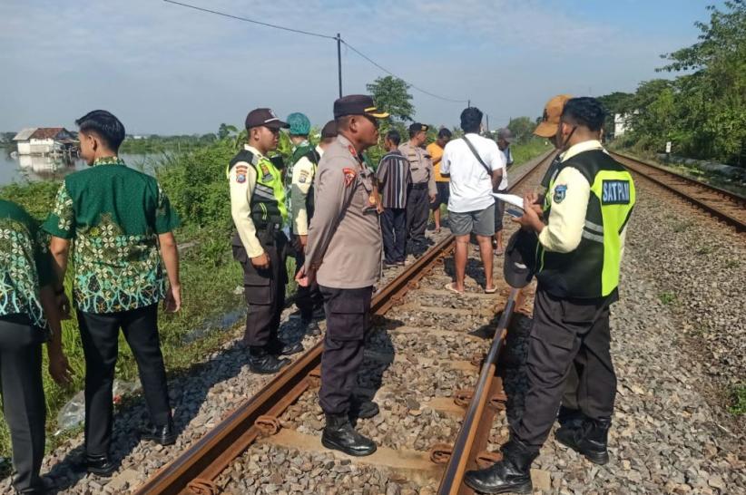 Tragis! Pria di Lamongan Tewas Tertabrak Kereta Api Anjasmoro