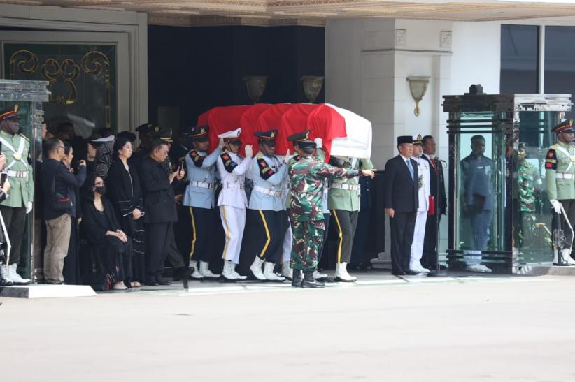Upacara Kenegaraan, Jenazah Juwono Sudarsono Diberangkatkan ke TMP Kalibata - Bagian 1