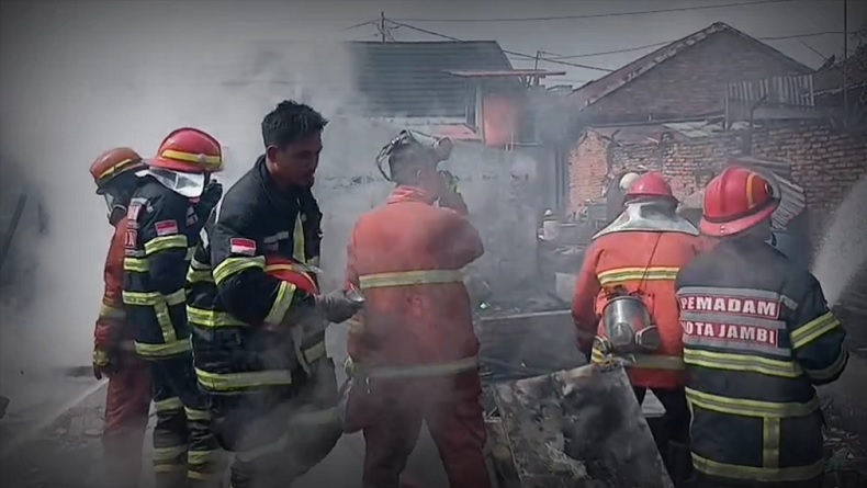 Kebakaran Hebat 5 Rumah di Jambi, Pemilik Syok