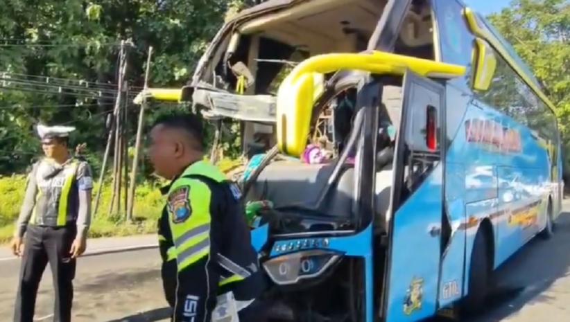 Kronologi Bus Tabrak Truk Tronton di Jalur Pantura Situbondo Tewaskan 2 Orang