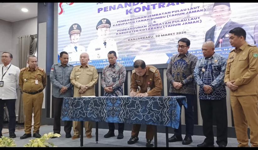 Bupati Kotabaru Hadiri Penandatanganan Kontrak Lanjutan Pembangunan Jembatan Pulau Laut
