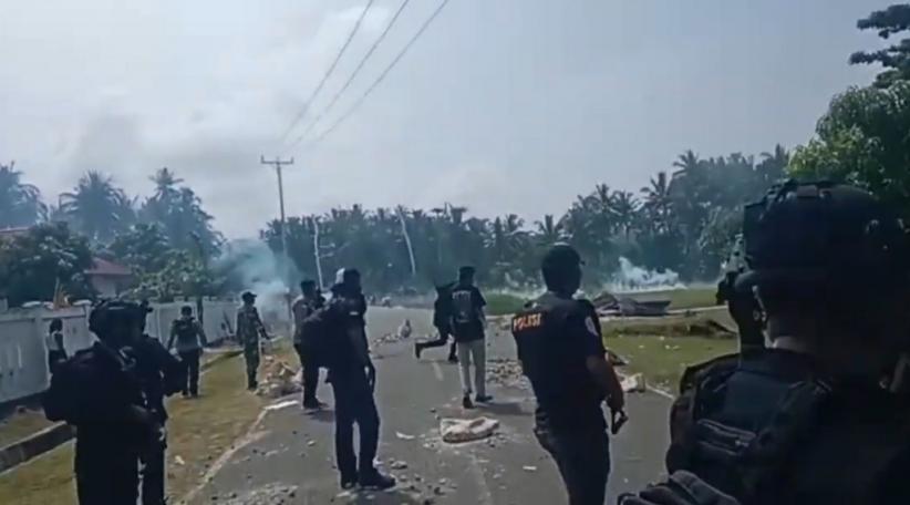 Mencekam! Bentrokan Antardesa di Halmahera Tengah, 2 Tewas hingga Rumah Dibakar