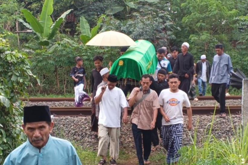 Pemilik Hajatan Tewas Dikeroyok Preman di Purwakarta Dimakamkan, Keluarga Minta Keadilan