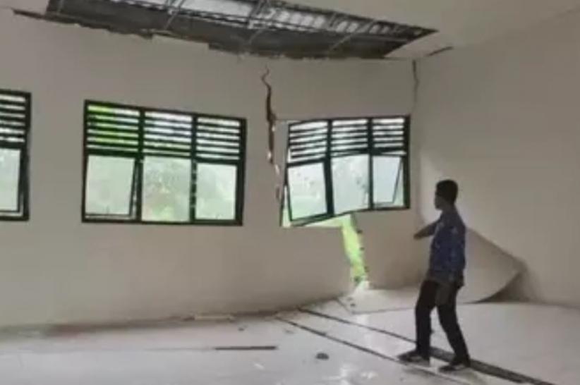 Pilu! Siswa SD di Pandeglang Belajar di Perpustakaan dan Dapur gegara Kelas Ambruk