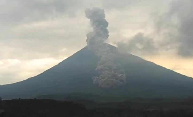 Gunung Semeru Meletus Hari Ini, Luncurkan Awan Panas 4,5 Km ke Besuk Kobokan