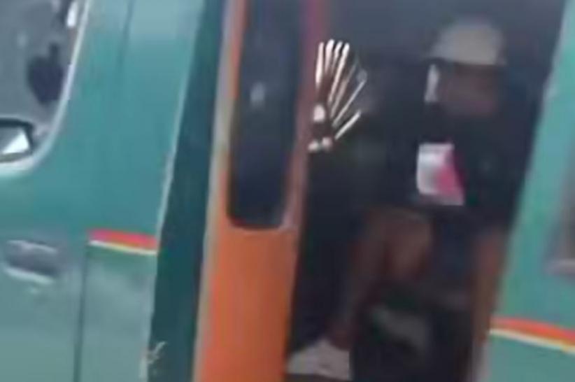 Mencekam! Aksi Begal Bersajam dalam Angkot di Medan, 2 Penumpang Perempuan Nekat Lompat