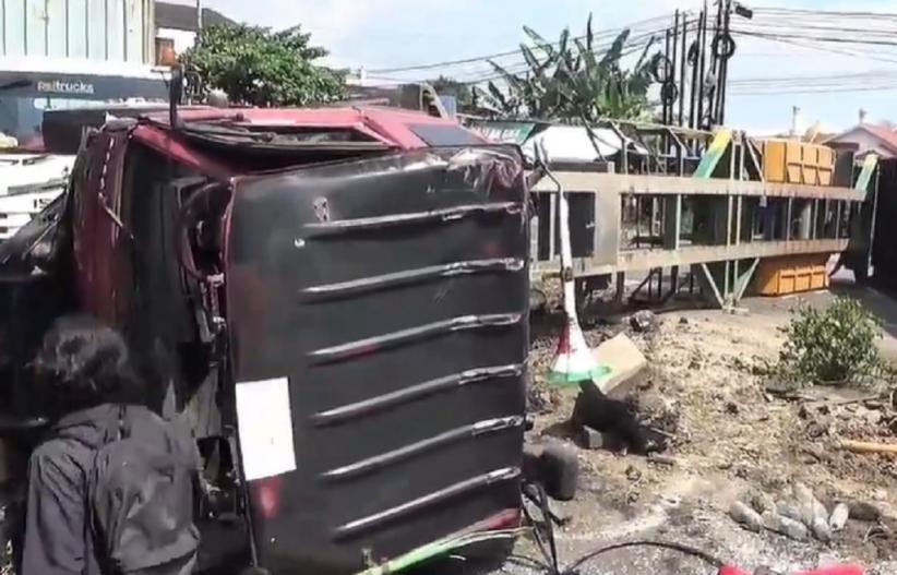 Kronologi Kecelakaan Beruntun 4 Kendaraan di Semarang, Truk Kontainer Rem Blong