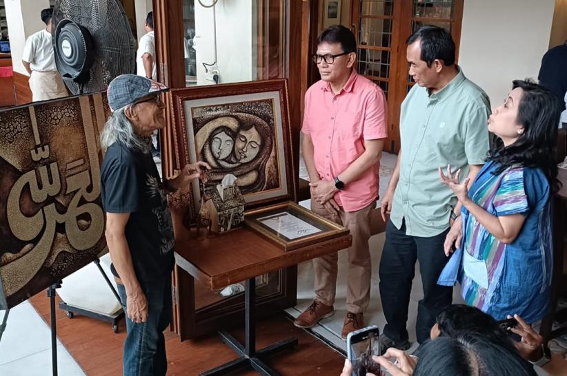 Karya Seni Lukis dari Limbah Kulit Telur - Bagian 1