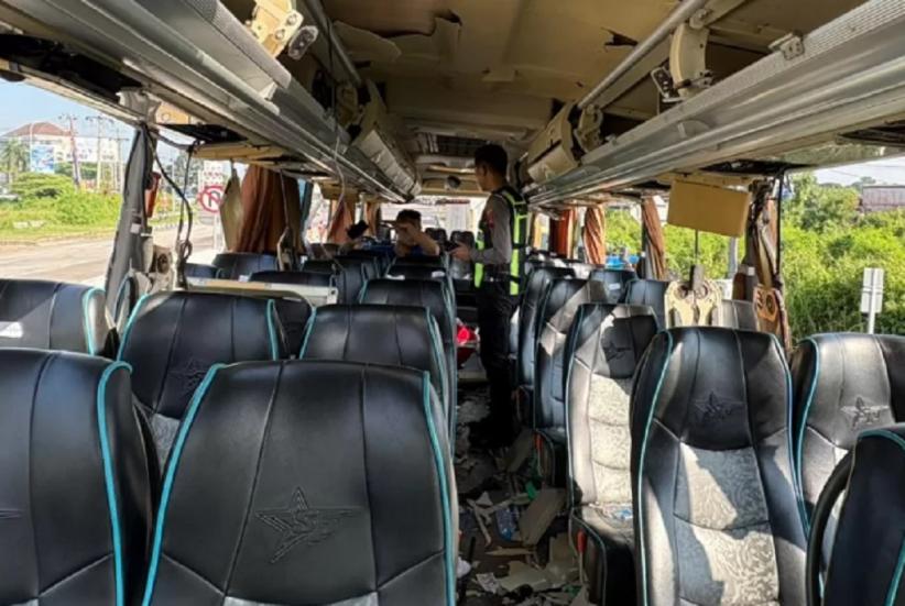 Mencekam! Bus Rombongan Bonek Meledak di Tol Tegal, 4 Suporter Luka-luka