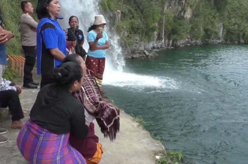 Mahasiswa Calon Pastor Tenggelam di Air Terjun Situmurun, Ibu Histeris di Tepi Danau Toba