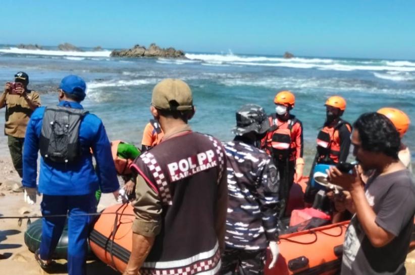 Tragis! Wisatawan China Hilang Tenggelam di Pantai Cikesal Lebak Ditemukan Tewas