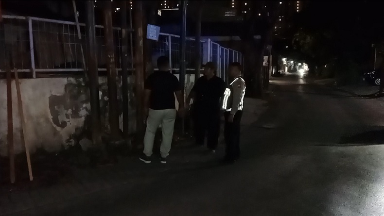 Tragis! Remaja Tewas Tersengat Listrik Tiang Lampu Jalan di Surabaya 