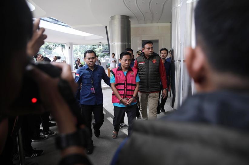 Tampang Ketua Ombudsman Hery Susanto Pakai Baju Tahanan Kejagung - Bagian 3