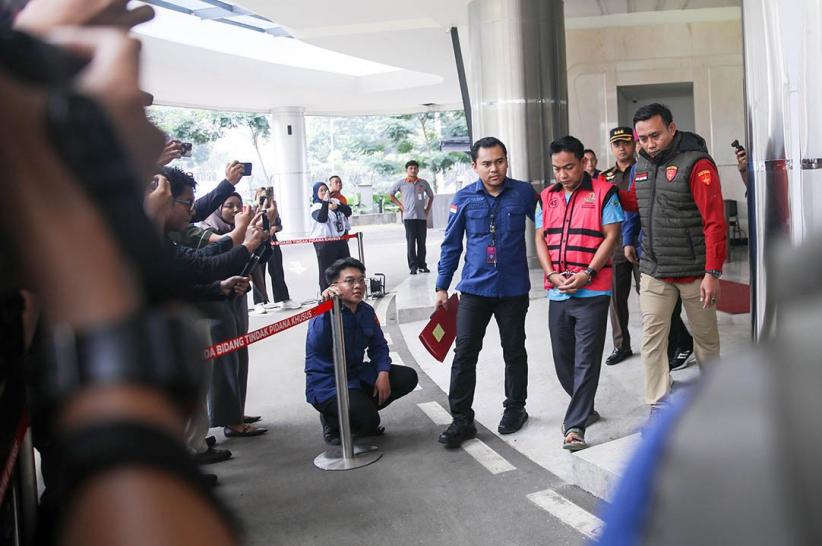 Tampang Ketua Ombudsman Hery Susanto Pakai Baju Tahanan Kejagung - Bagian 1