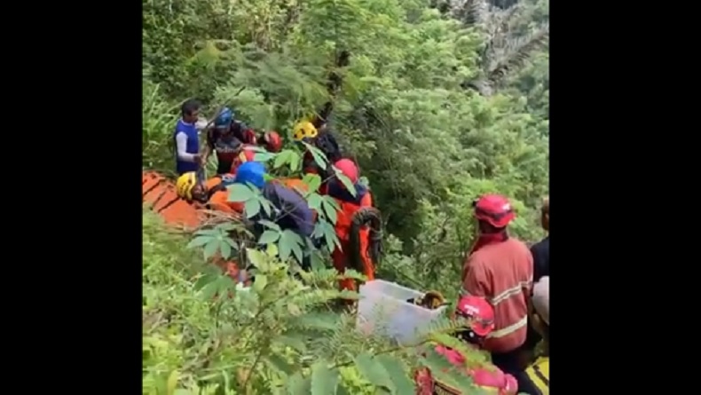 Lansia di Banjarnegara Tewas Terjatuh ke Jurang 80 Meter, Evakuasi Dramatis