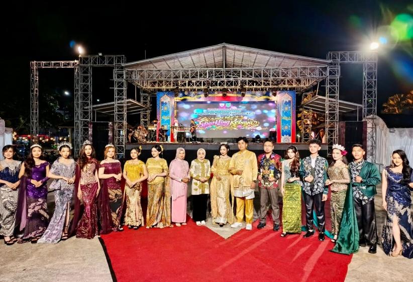 Uji Kompetensi Keahlian, SMKN 1 Kotabaru Gelar Peragaan Busana dengan Kebaya