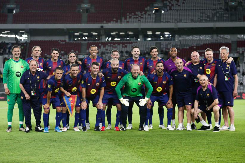 Selebrasi Pemain Barcelona Legends Cetak Gol di Stadion GBK - Bagian 4