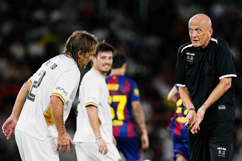 Ekspresi Galak Wasit Legendaris Pierluigi Collina Pimpin Laga di GBK - Bagian 4