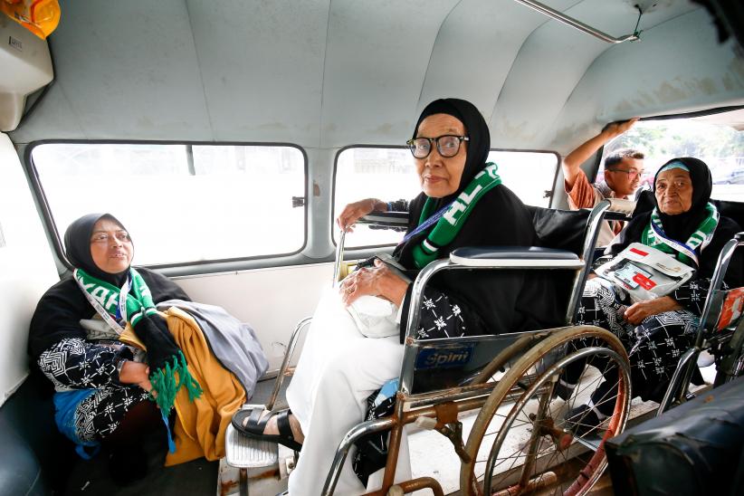 Siap ke Tanah Suci, Calon Jemaah Haji Kloter Pertama Masuk Asrama Pondok Gede - Bagian 1