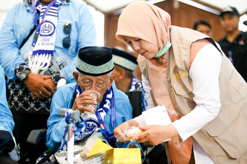Siap ke Tanah Suci, Calon Jemaah Haji Kloter Pertama Masuk Asrama Pondok Gede - Bagian 3