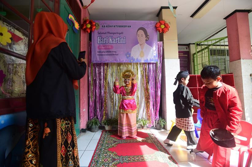 Antusiasme Murid TK Pakai Busana Tradisional Peringati Hari Kartini - Bagian 2