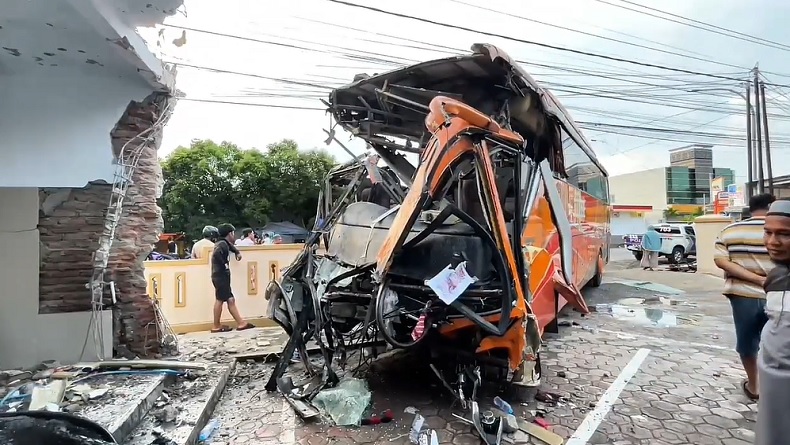 Kecelakaan Bus dan Truk Tangki di Luwu, 1 Orang Tewas 5 Luka