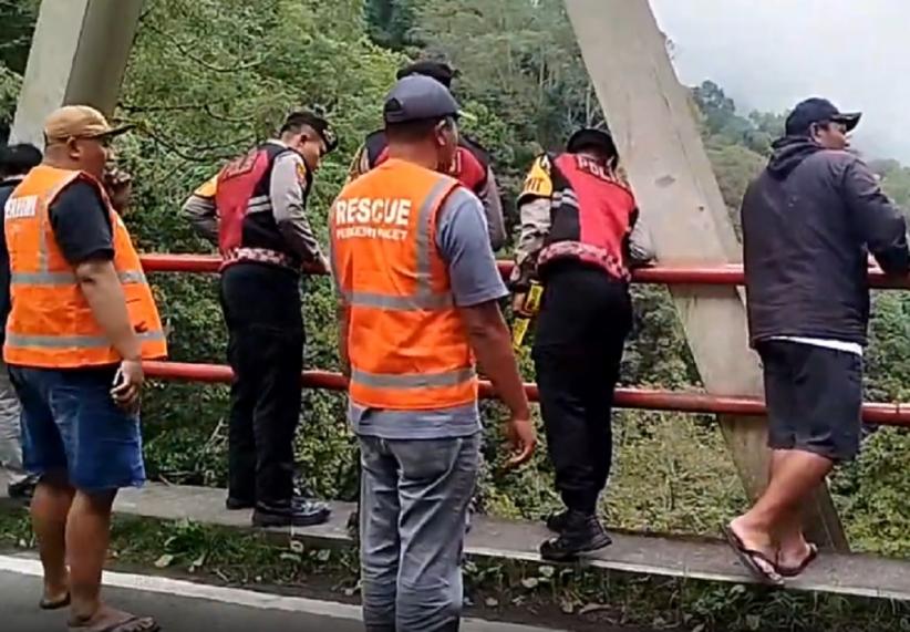 Tragedi di Jembatan Cangar, Pemuda Lumajang Tewas Terjun ke Jurang