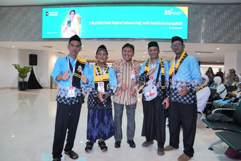 Pelepasan Jemaah Haji Kloter 1 dari Embarkasi Cipondoh - Bagian 3