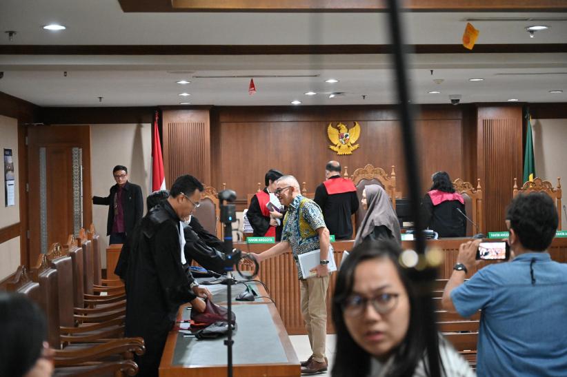 JPU KPK Bacakan Replik pada Sidang Kasus Dugaan Korupsi Pengadaan LNG - Bagian 1