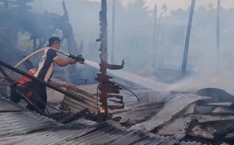 Kebakaran Pasar Laino Muna, 14 Lapak Pakaian Bekas Ludes Dilalap Api