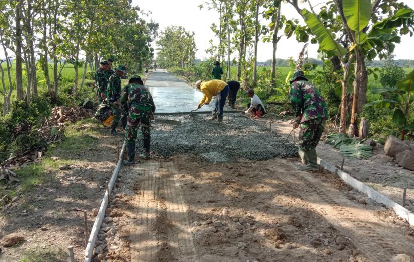 Satgas TMMD Kebut Pengerjaan Jalan Penghubung di Karangmalang Sragen - Bagian 1