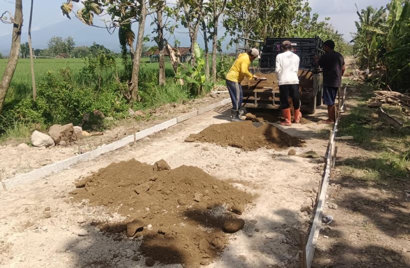 Satgas TMMD Kebut Pengerjaan Jalan Penghubung di Karangmalang Sragen - Bagian 4