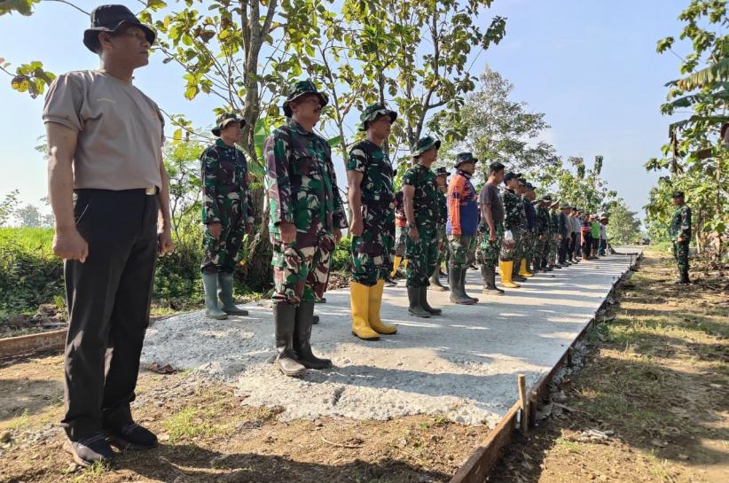 Satgas TMMD Kebut Pengerjaan Jalan Penghubung di Karangmalang Sragen - Bagian 3