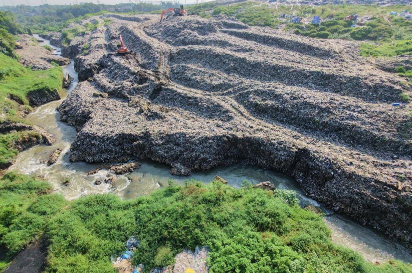 Penampakan dari Udara: Kali Pesanggrahan Tercemar Ribuan Ton Sampah TPA Cipayung - Bagian 1